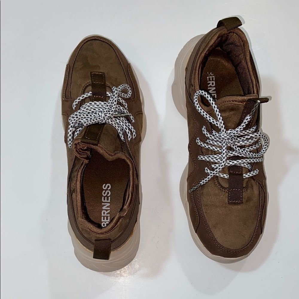 Berness Brown Sneakers with White Laces Women’s Shoes Size 8